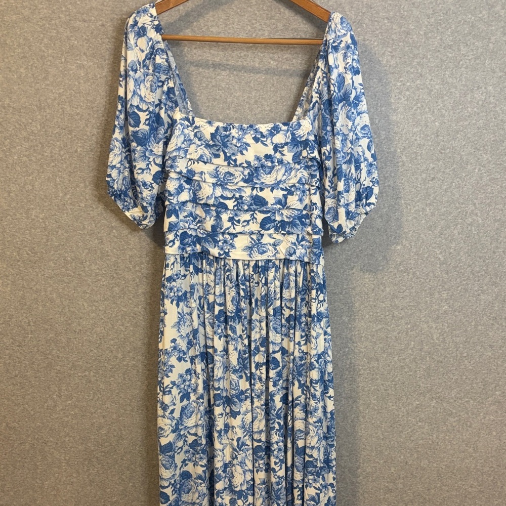 ARULA White and Blue Floral Puff Sleeve Ruffle Dress size 2X/B